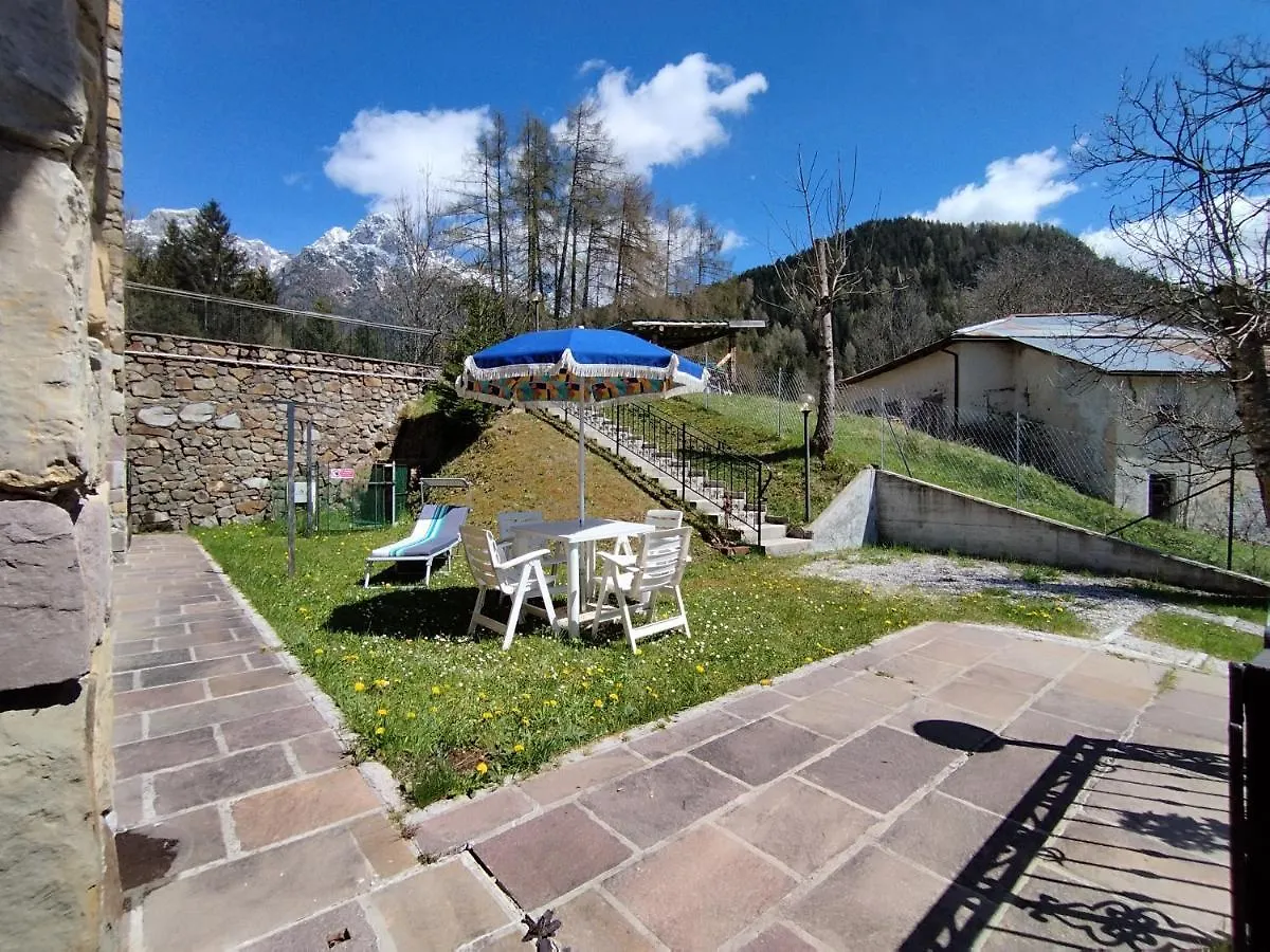 Villa Salagona Laggio di Cadore شقة